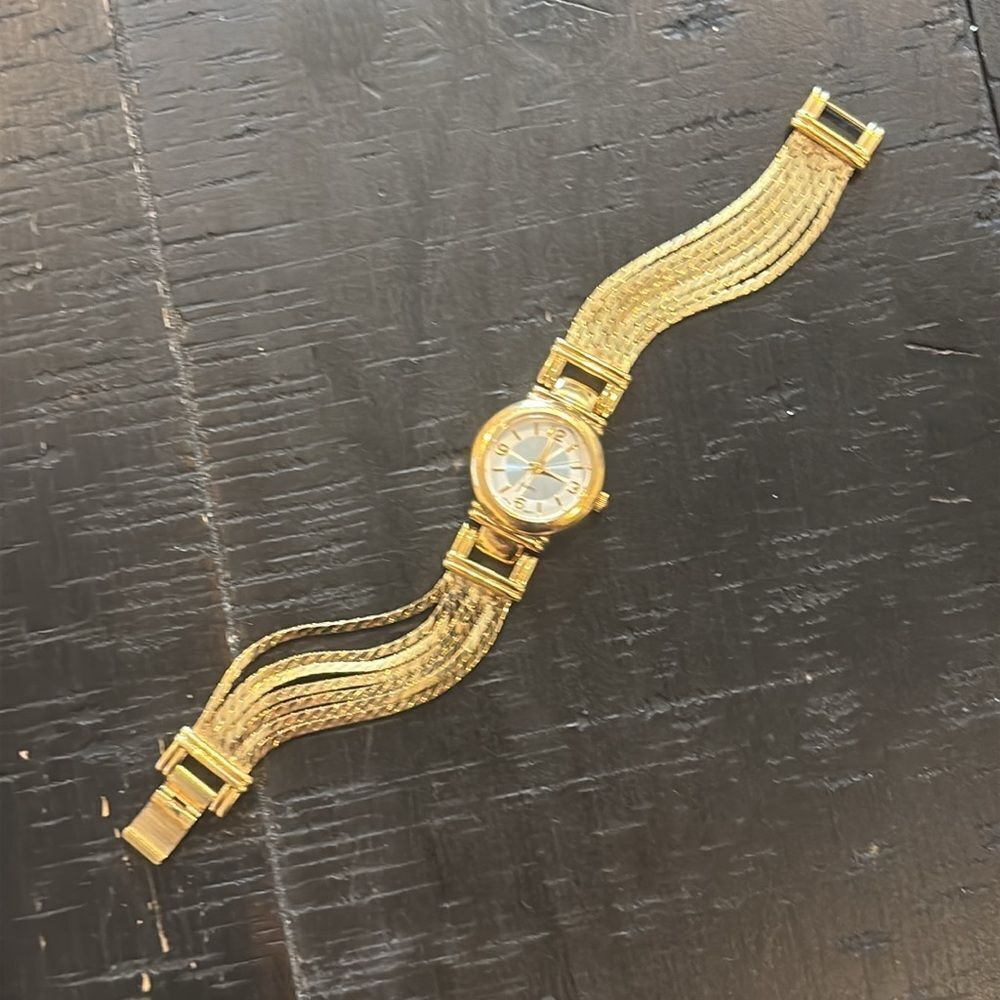 Vintage AVON GOLDTONE QUARTZ WATCH Multichain Old Money Look Trendy